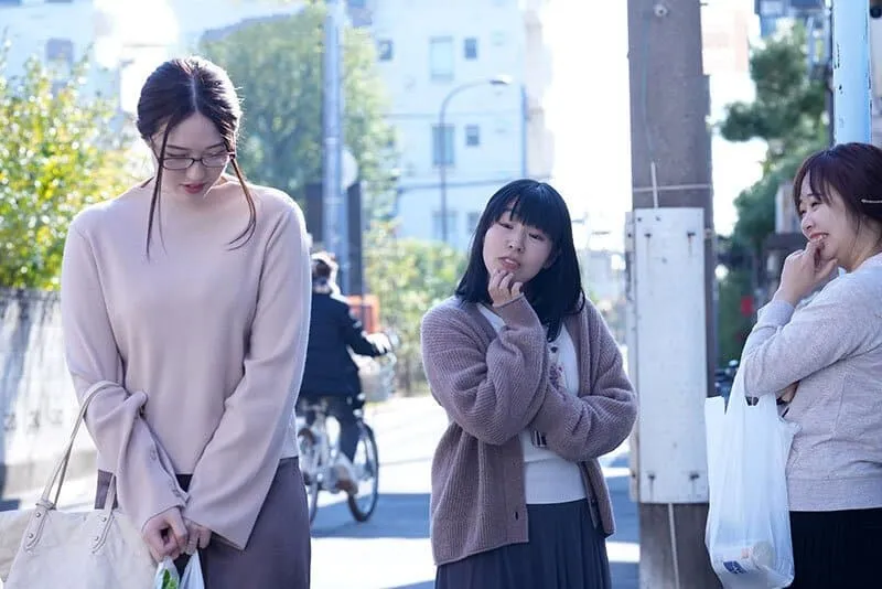 Trả thù mấy mụ nhà cạnh bên thường xuyên nói xấu bằng cách “cướp anh xã ả ta”